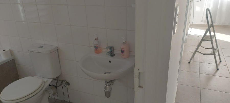 To Let 2 Bedroom Property for Rent in The Connifers Western Cape